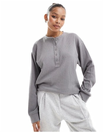 oversized long sve henley in waffle in grey