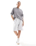 oversized long sve henley in waffle in grey