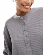oversized long sve henley in waffle in grey