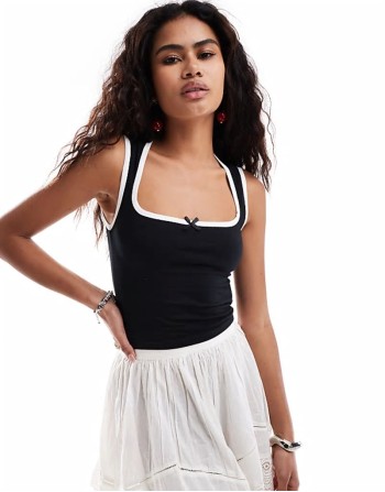 shinju scoop neck top in black and white