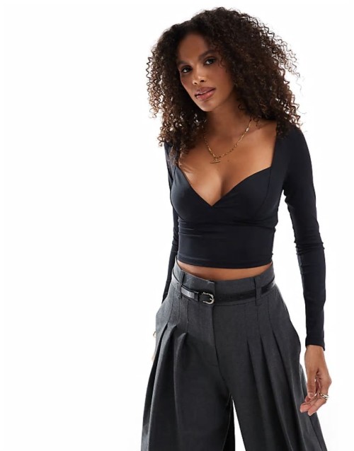 deep v long sve top in black