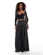 deep v long sve top in black