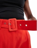 tailored belted shorts with linen in red